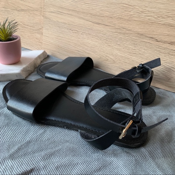 Old Navy Shoes - Old Navy Ankle Strap Faux Leather Flat Sandal in "Black Jack"